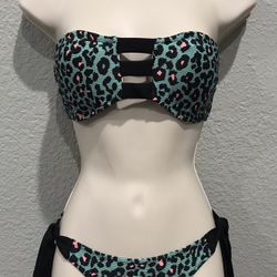 SEXY 2 PIECE STRAPLESS BIKINI. (Sizes M-L make a offer)