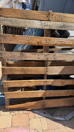 5 free wood pallets