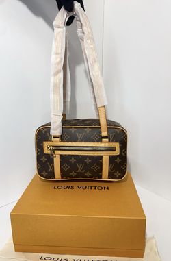 LOUIS VUITTON 💲150.00