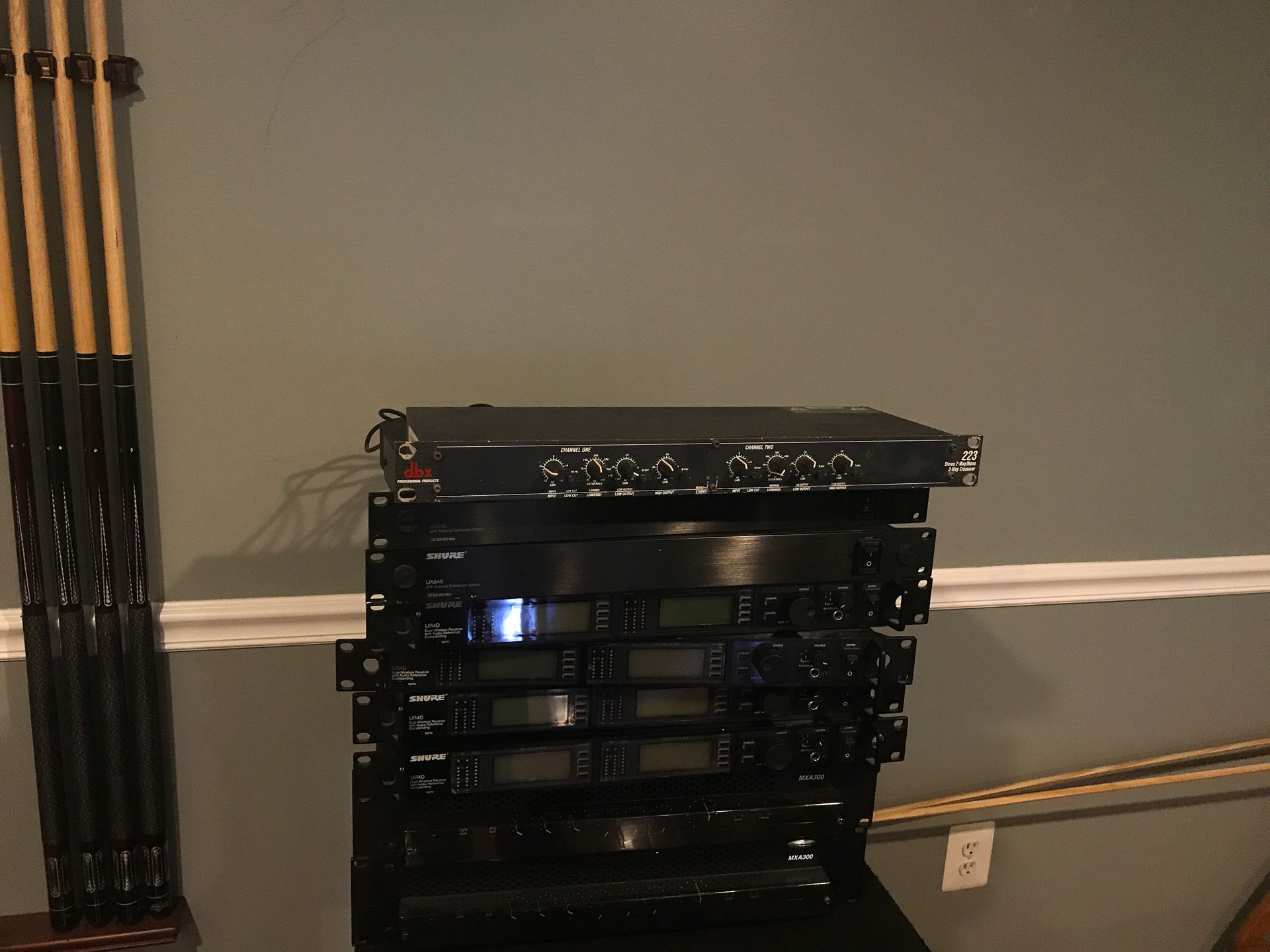 DBX 223 stereo crossover