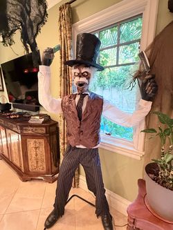 7-Foot Zombie Barber Halloween Animatronic — With Box — $100