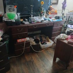 Bankers Desk With Key 