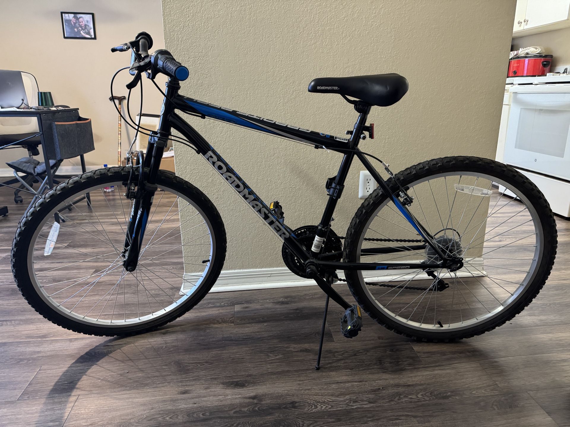 Road master Granite Peak Mountain Bike 18 Speed 26” Wheels