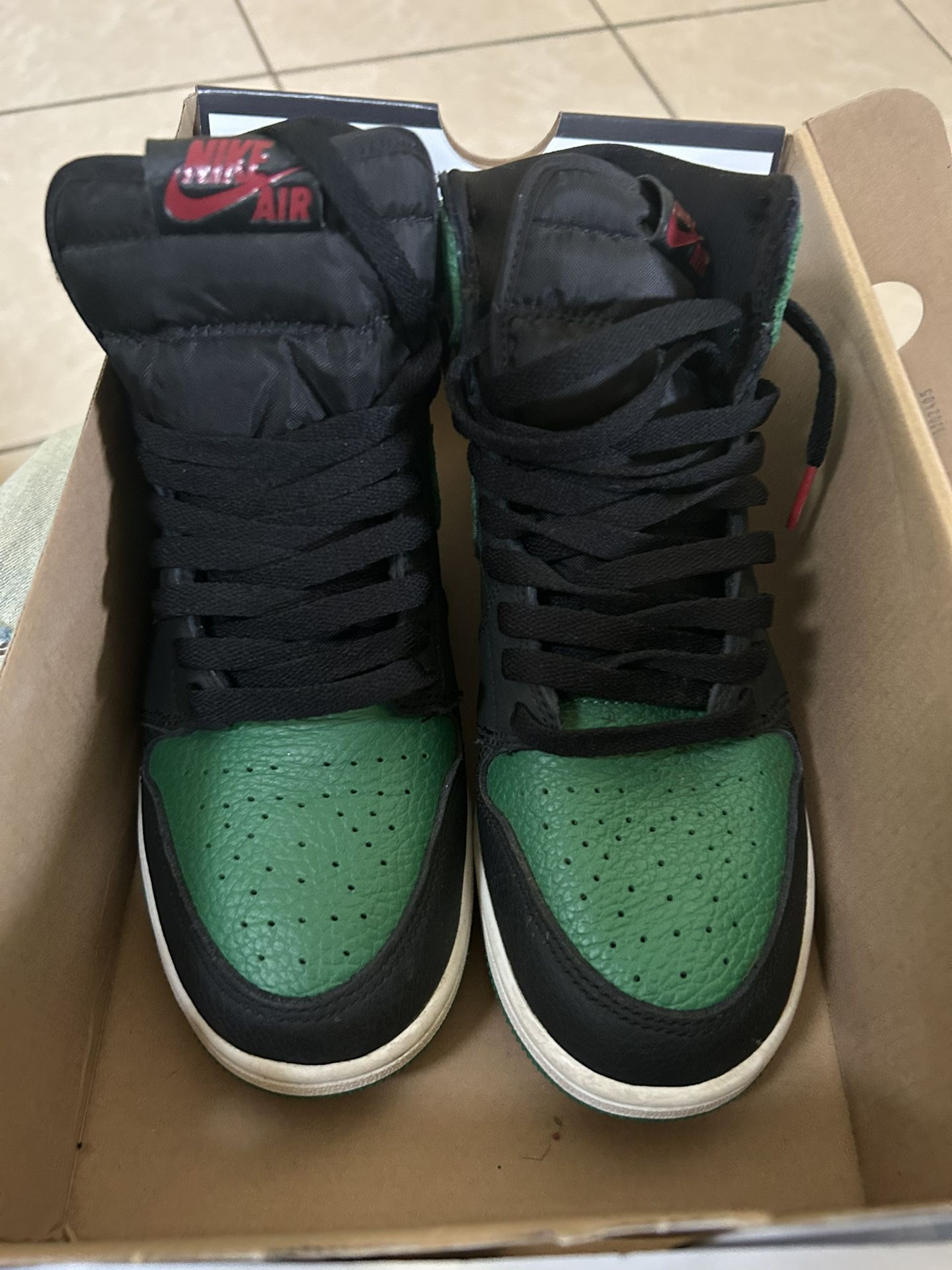 Jordan 1 Pine Green Size 7 GS