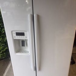 Clean Kenmore White Refrigerator Will Deliver 