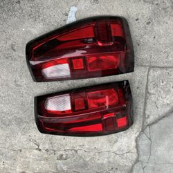 2022 GMC Cierra Tailights