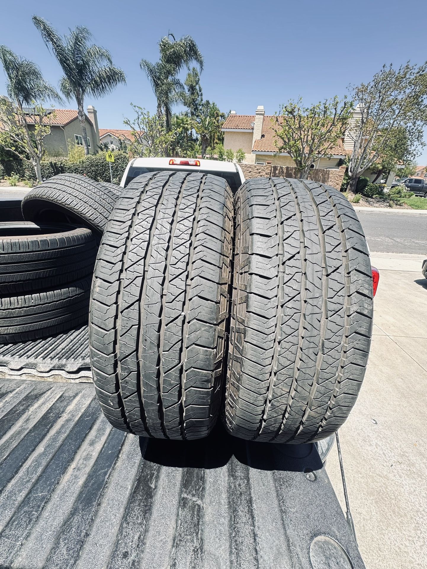 225/60/17 Hankook Dynapro AT2 80-90% Tread (2)