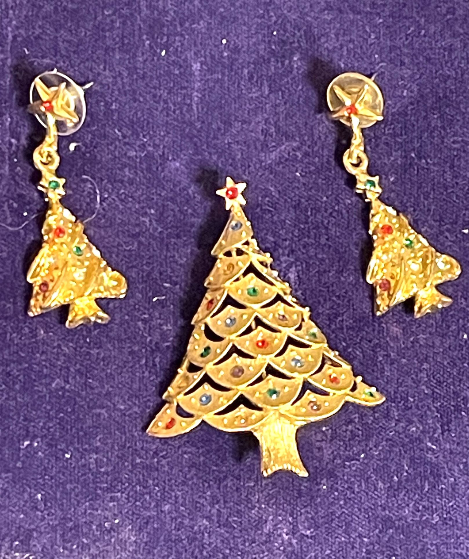 Eloquent Holiday Tree And Earrings 