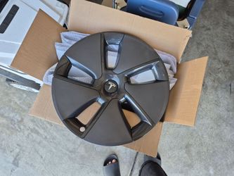 Tesla model 3 hubcaps