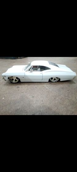 Toy metal 67 Impala 1:24 size