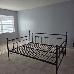 Full Size Daybed With Mattress