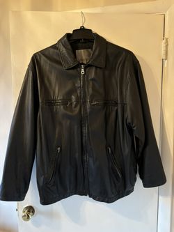 Vintage London fog genuine leather zip up jacket coat with collar and zipper pockets size large tiny scrape pictured other wise excellent shape!