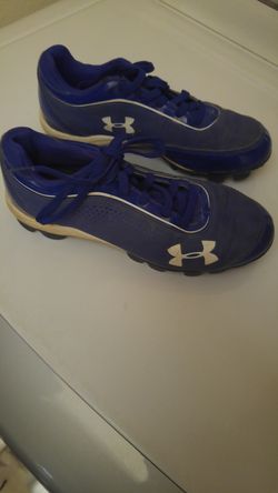 Under Armoire Youth Softball Cleats Size 4
