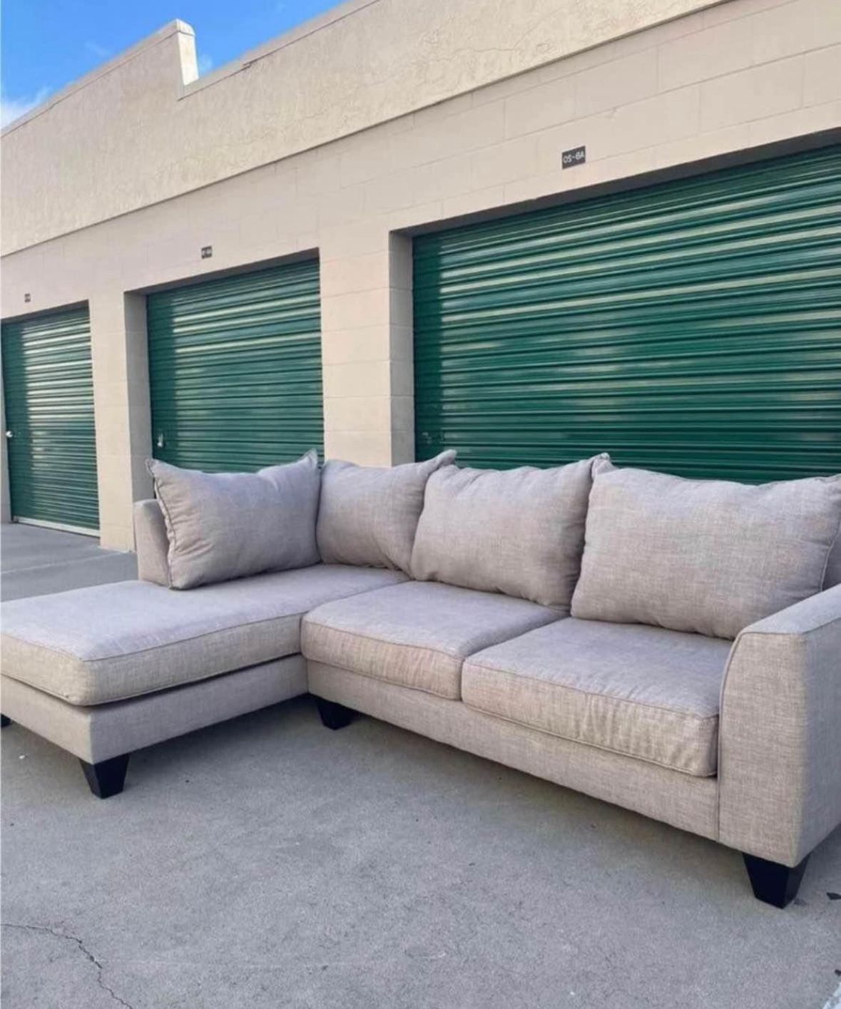 Sectional Couch 🛻Delivery Available🛻