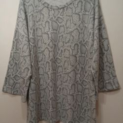 Plus Size Womens Gray Snake Print Top size XL pre-owned