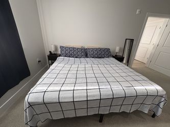 king-size mattress and base, less than a year of use in perfect condition