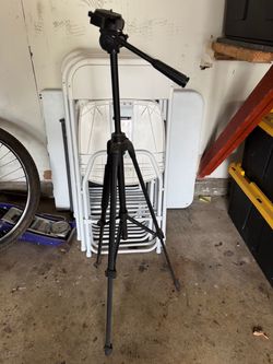 Camera tripod