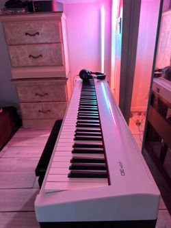 ROLAND FP 30 + STAND + BENCH + 3 PEDALS