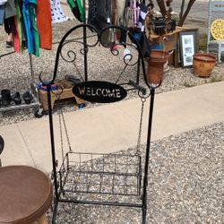 Black Yard Metal Art Stand