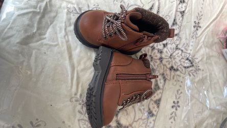 Wonder nations boots size 2