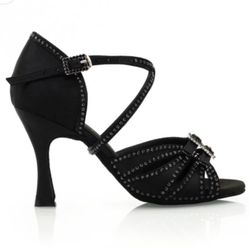 Lesly Black with Diamond Studs