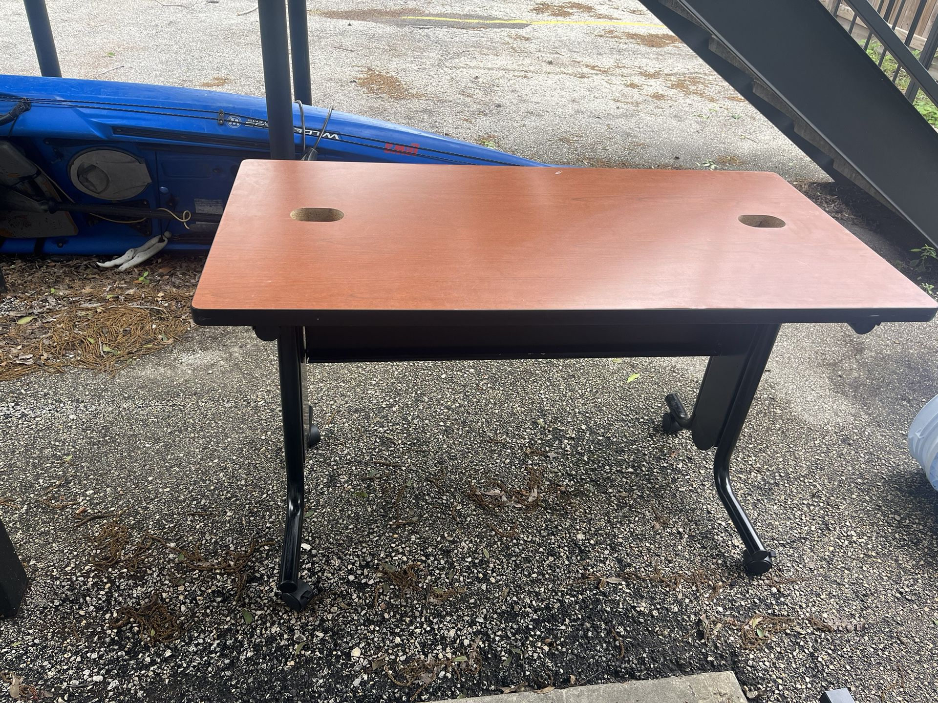 AVAILABLE: COMPUTER DESK (Still Available)