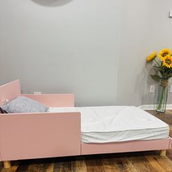 Gap Kids children's bed with a new 2025 mattress.
