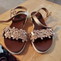 NEW.....Sandals Size 3
