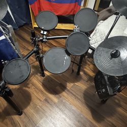2006 SIMMONS SD7PK Drum Set (Missing Part And Some Cables Need To Be Replaced)