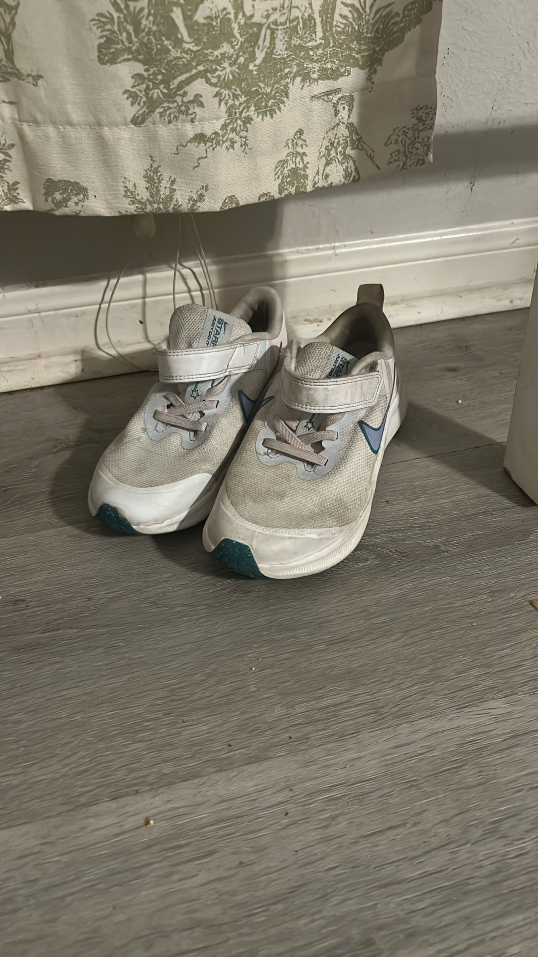 Girls Nikes Size 1y