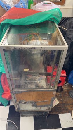 GLASS SHOWCASE DISPLAY