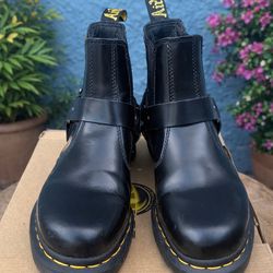 Dr martens, size 6 women , black