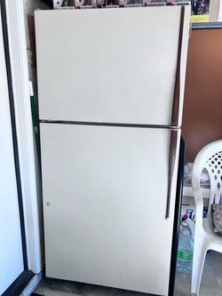FREE REFRIGERATOR - Hotpoint 63”x31”, top freezer, Beige. Free to Good Home