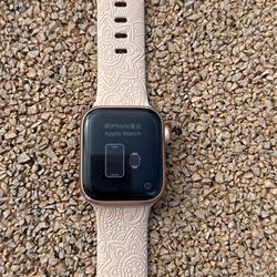 Apple Watch SE 2nd Gen 44mm GPS + Cellular – Works Great (Cracked Back) color rose gold