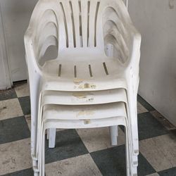 4 Plastic chairs 