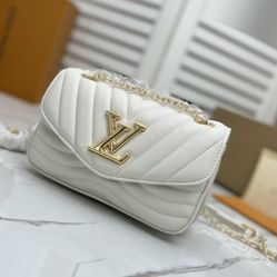 Elegant Pochette Accessoires: Louis Vuitton Edition Bag