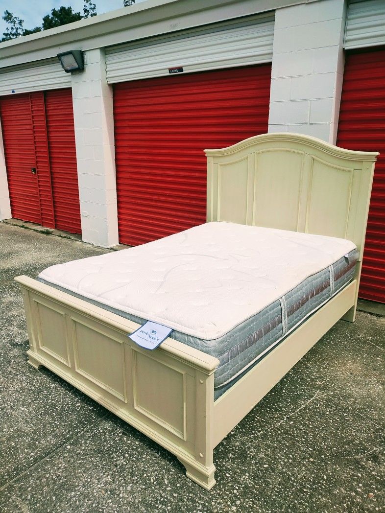 Queen Bed Set
