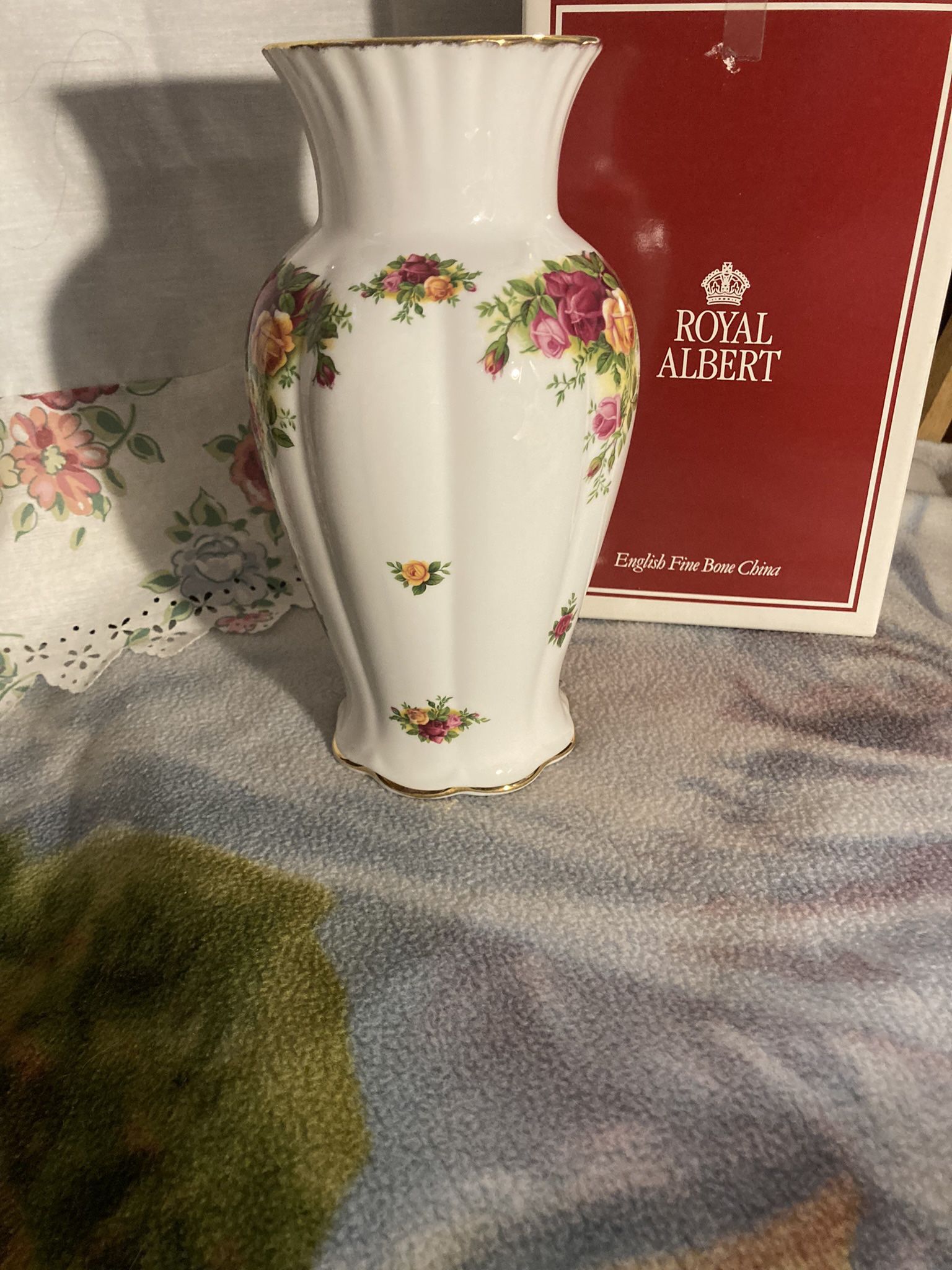 1988 Royal Albert Old Country Roses Flower Vase