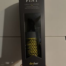 Dry bar round brush