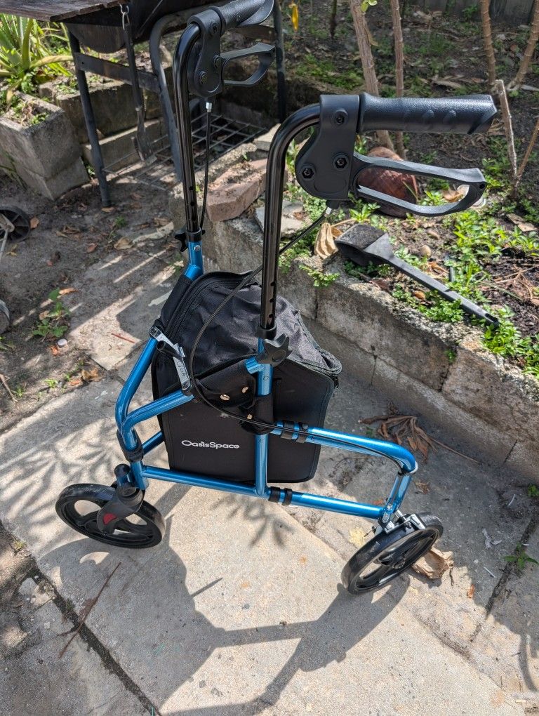 Oasis 3 Wheel Walker With Basket