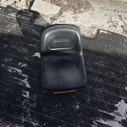 ((READ AD))((SEAT Cubcadet)) Riding Mower 