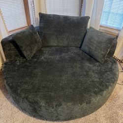 Round Swivel Chair