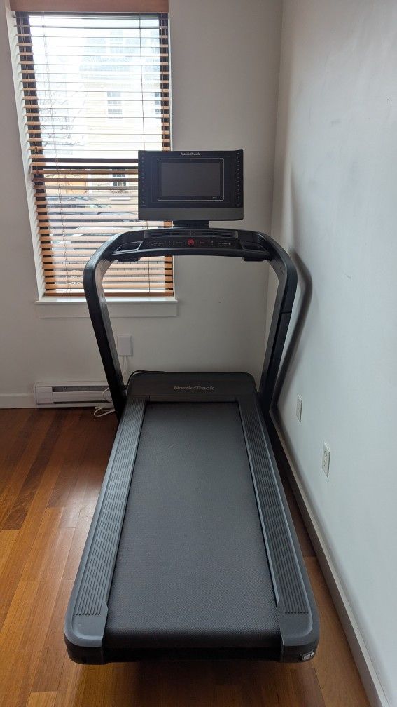 NordicTrack Commercial 1750 - Excellent Condition