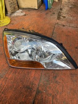 Kia Sorrento Headlight