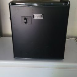 Mini Fridge Black and Decker 