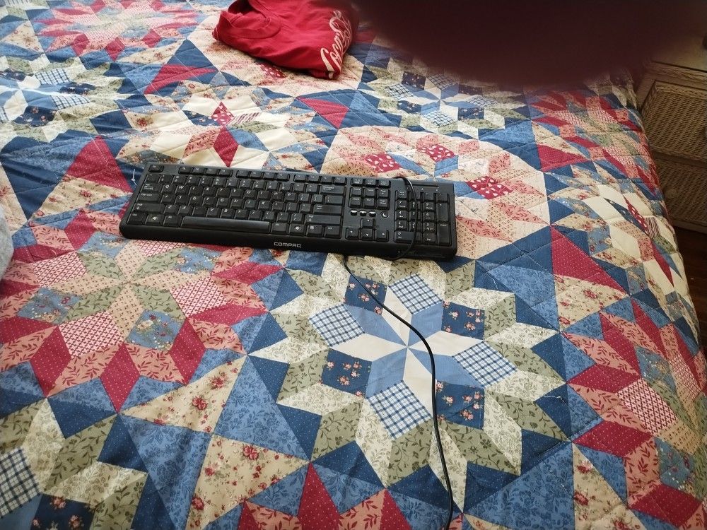 Keyboard &Computer Screen