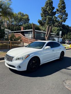 2012 Infiniti M37