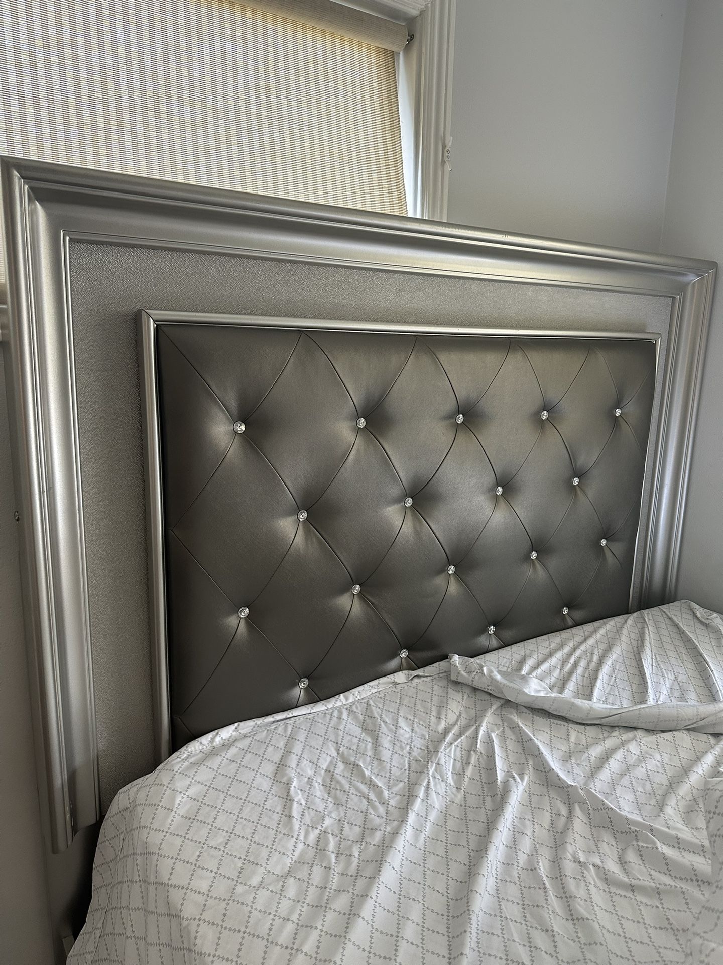 Queen Frame Bed