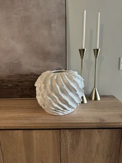 Alvinia LARGE Round Ruffle Vase By ELME LIVING