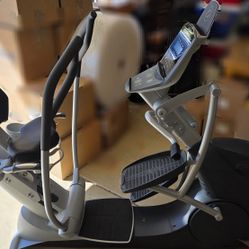 Octane Fitness XR6 Recumbent Elliptical